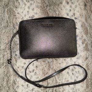 Michael Kors Elegant Silver Crossbody Bag